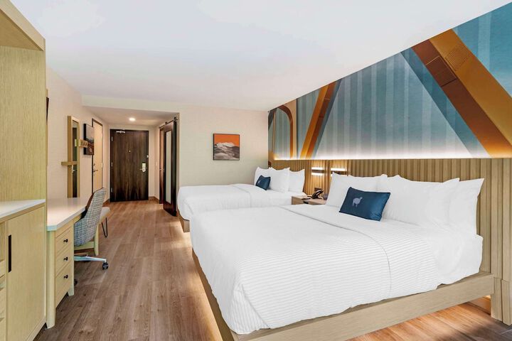 2 Queen Beds (12 of 12)