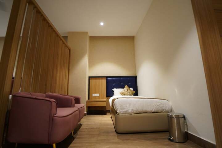 Room 11 of 49