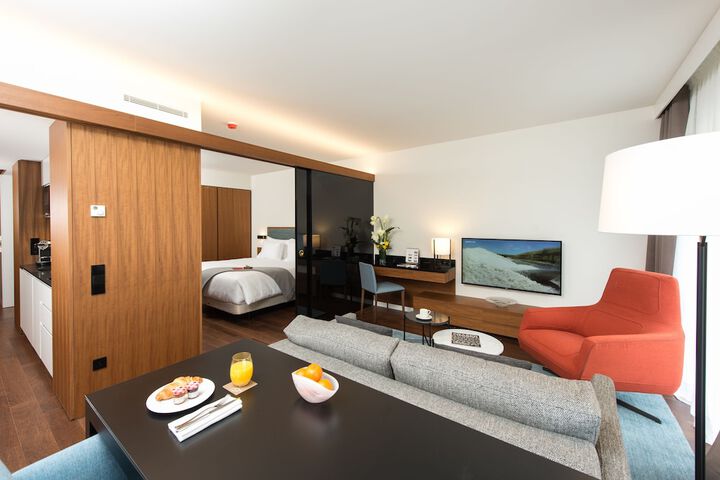 Room 27 of 52