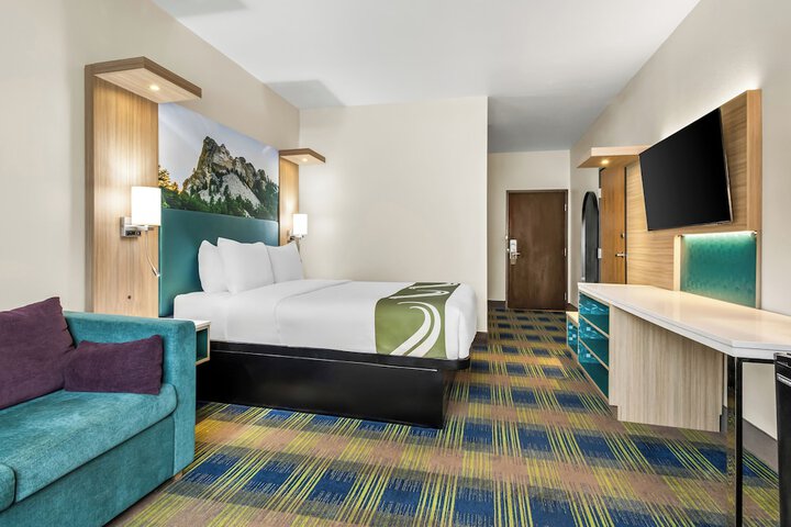 Room 5 of 32