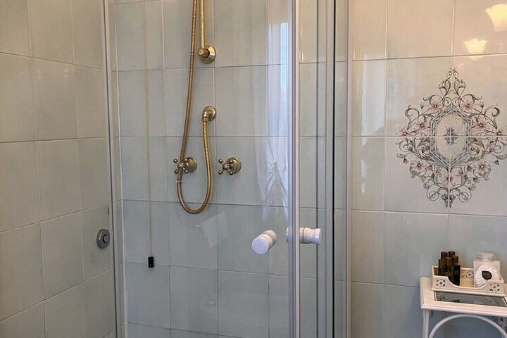 Room 100 of 177