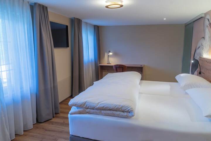 Room 28 of 125