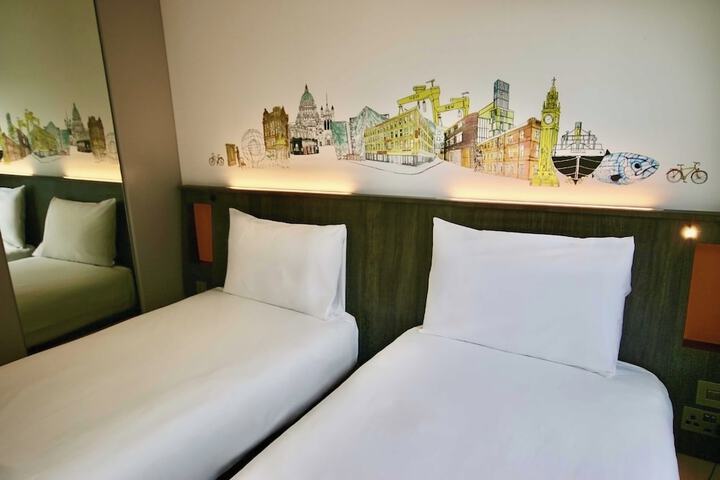 Room 8 of 72