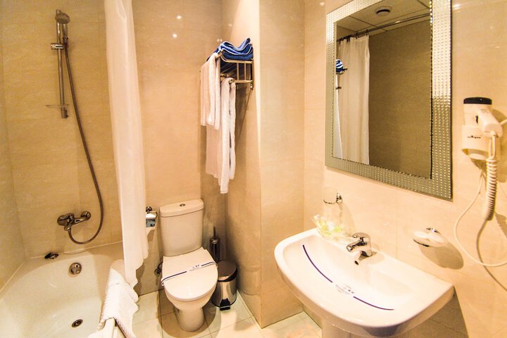 Room 26 of 42