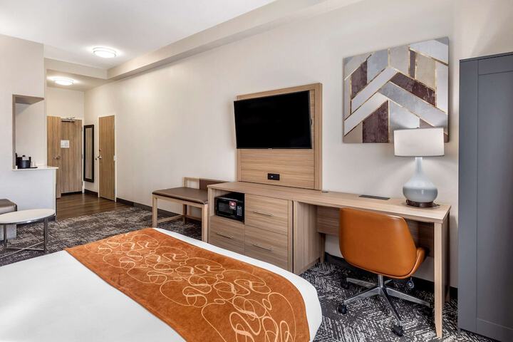 1 King Bed Suite (4 of 15)