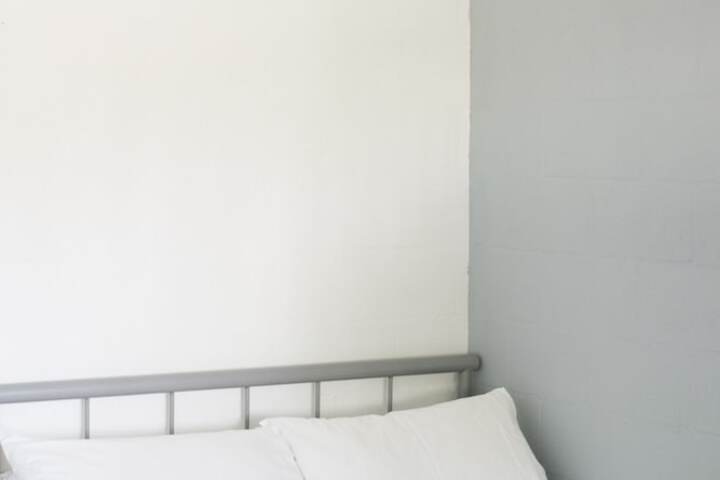 Room 3 of 28