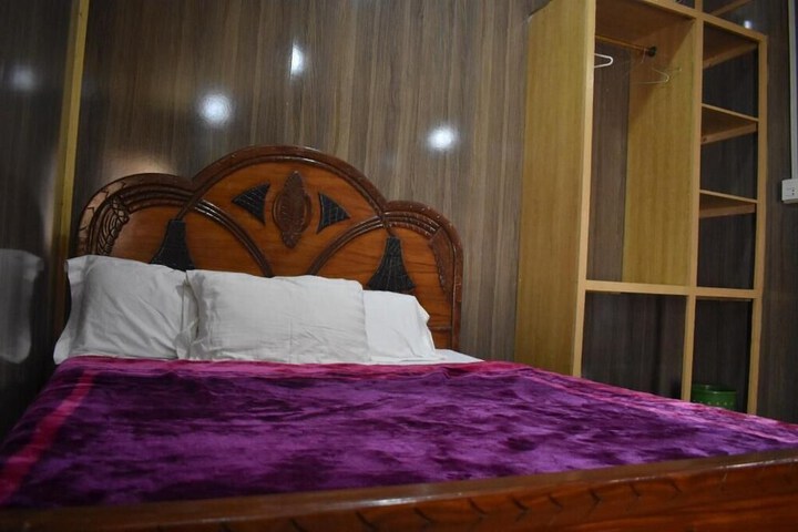 Room 11 of 25