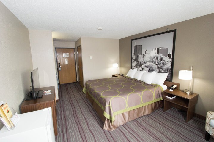 1 King Bed (18 of 28)