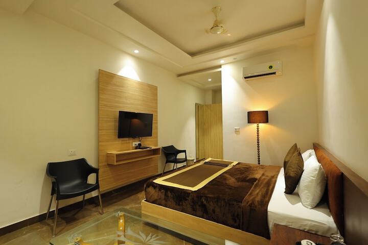 Room 5 of 54