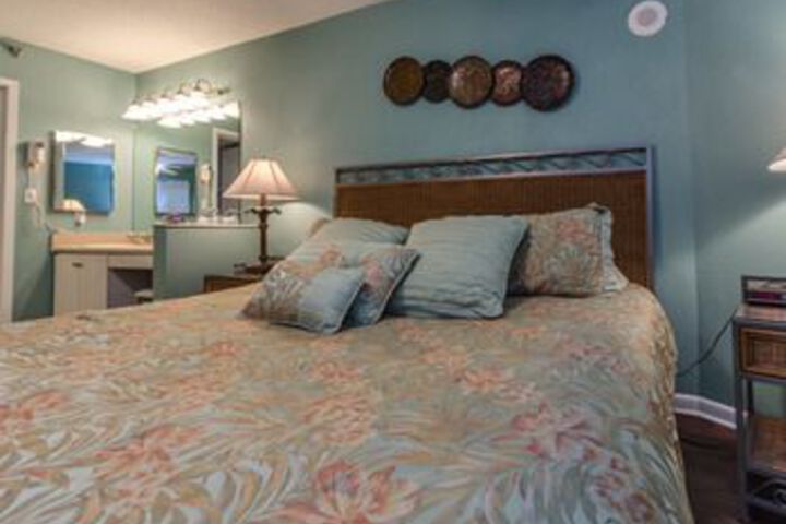 Room 13 of 27