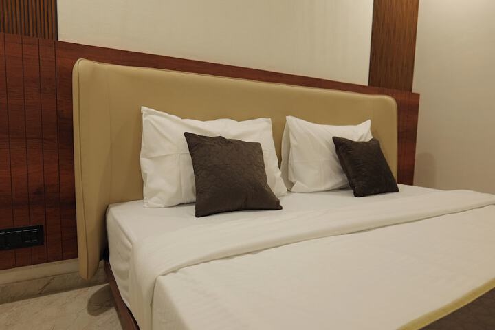 Room 6 of 27