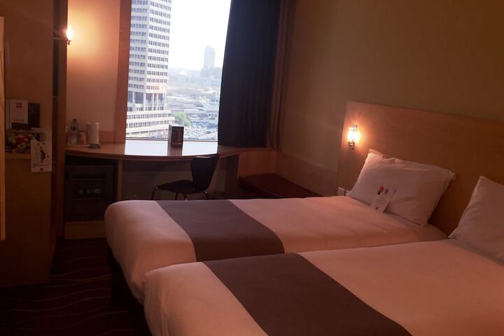 Room 8 of 65