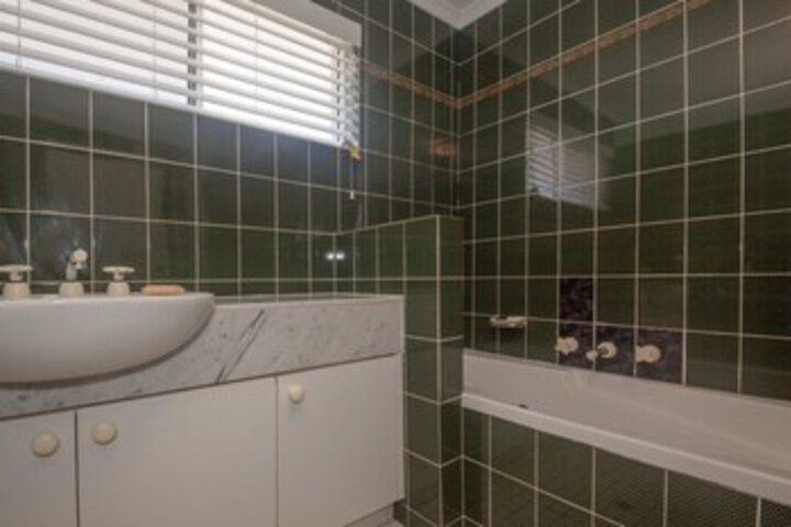 Room 3 of 21