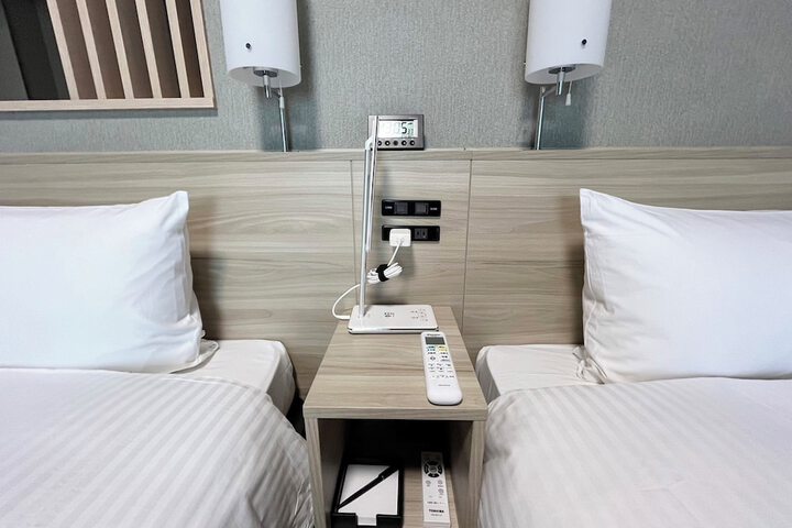 Room 6 of 37