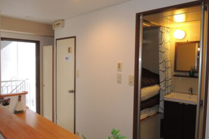 Room 27 of 84