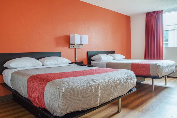 2 Double Beds (7 of 7)