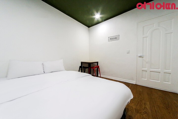 Room 22 of 32