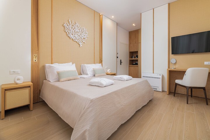 Room 10 of 62