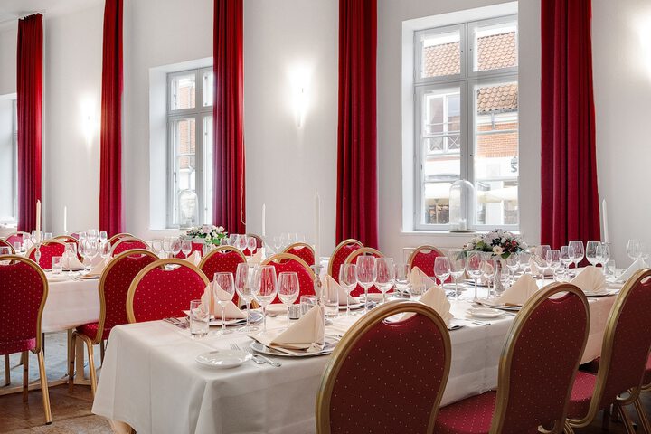 Ballroom/Hall 68 of 86