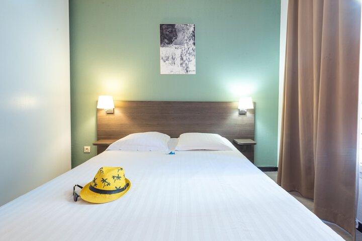 Room 6 of 40