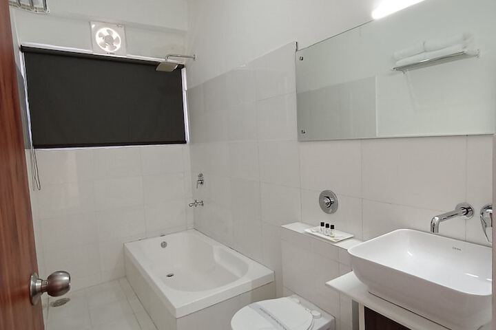 Room 8 of 12