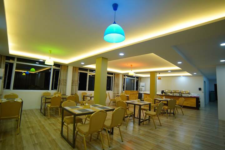 Dining 14 of 21