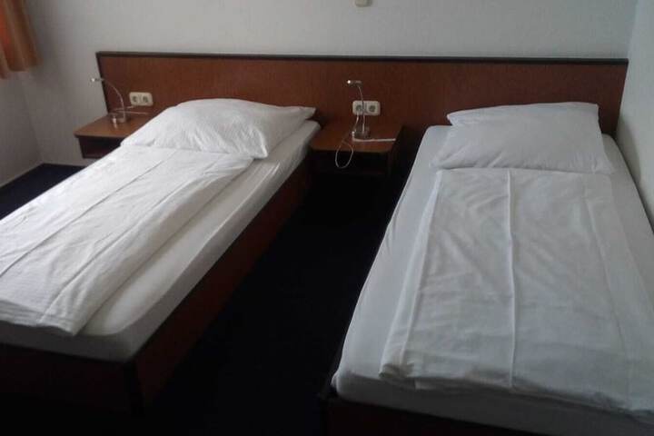 Room 10 of 38
