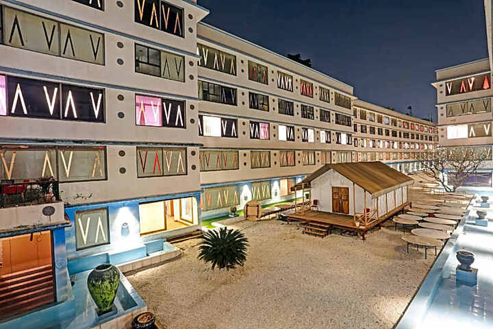 Townhouse Royal Palms Hotel
