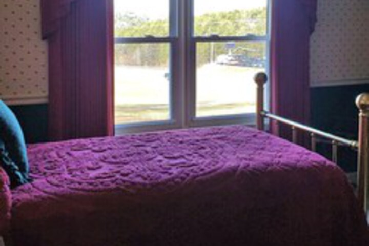 Room 21 of 32