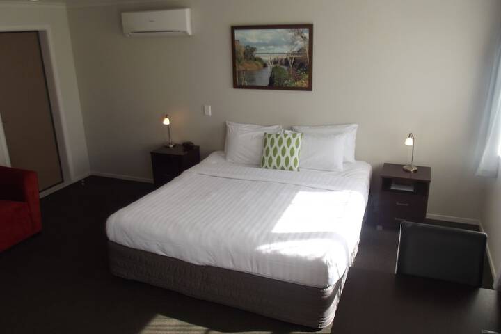 Room 4 of 55