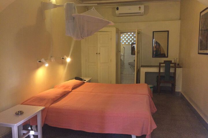 Room 16 of 233