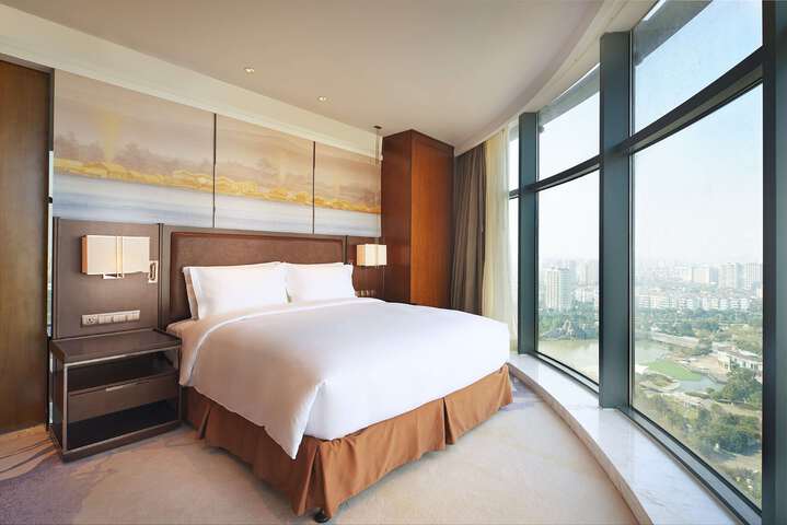 Room 48 of 100