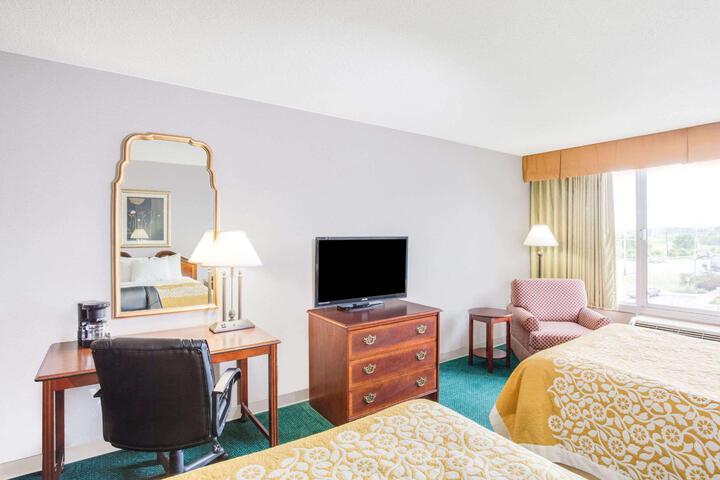 2 Double Beds (3 of 8)