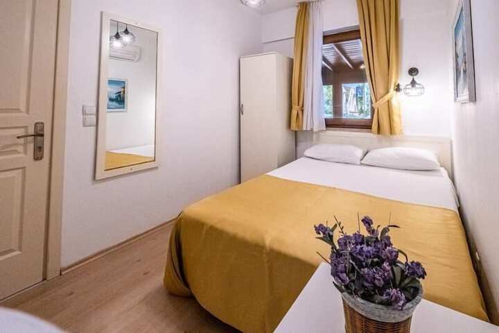 Room 6 of 26