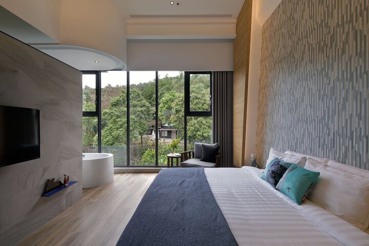 Room 25 of 53
