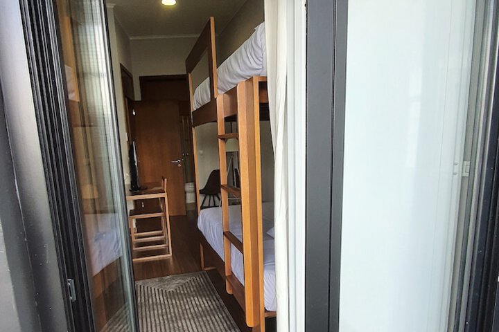 Room 8 of 80