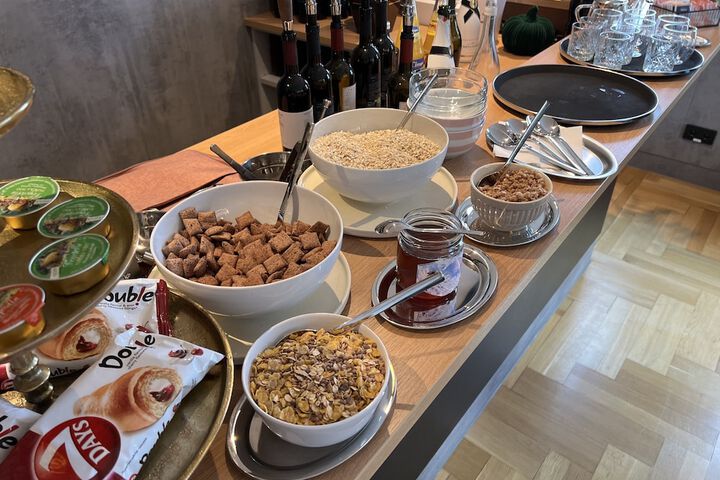 Breakfast/Coffee Service 54 of 68