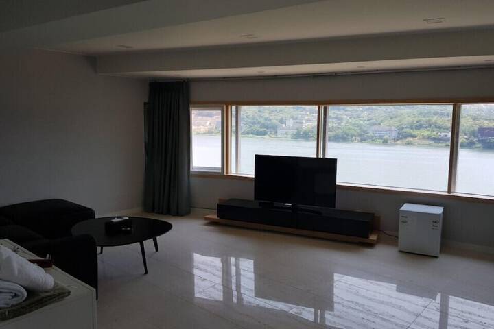 Room 33 of 62
