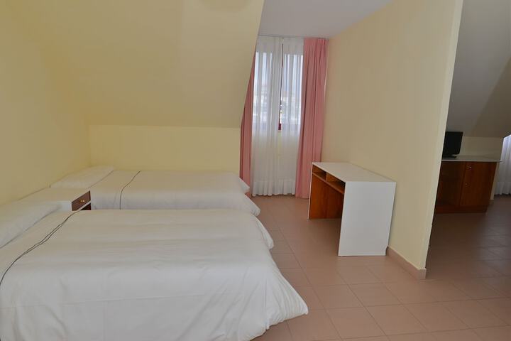 Room 26 of 33