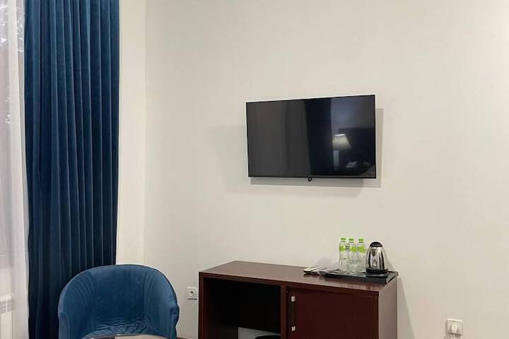 Room 13 of 27