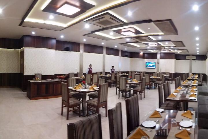 Lounge 52 of 61