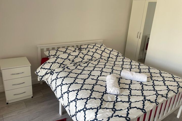 Room 6 of 18