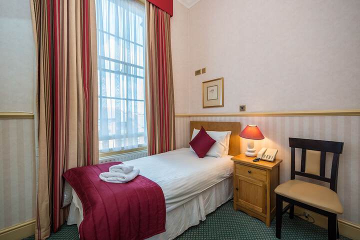 Room 10 of 86