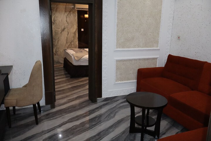 Room 63 of 98