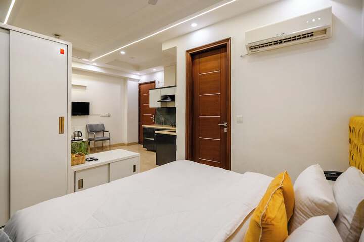 Room 10 of 77