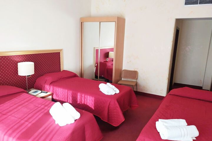 Room 8 of 28