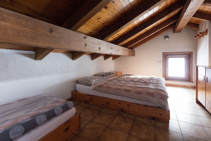 Room 6 of 39