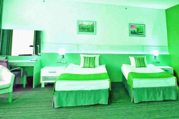 Room 8 of 10
