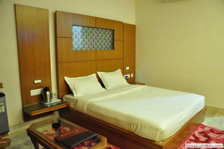 Room 4 of 12