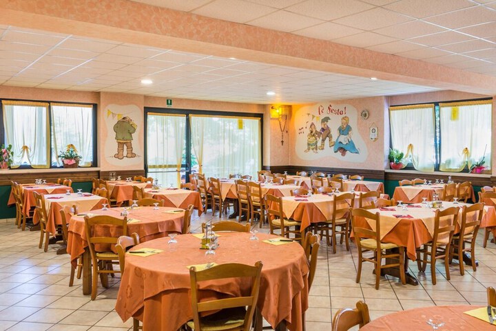 Dining 42 of 60